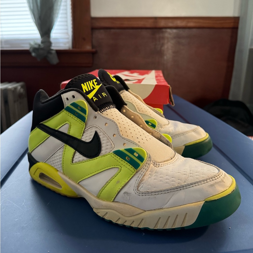 749957-100 Nike Air Tech Challenge III in White/ Radiant Emerald - Volt 10.5